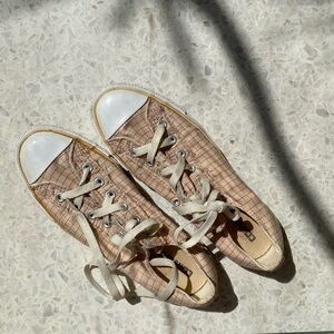 Converse all star tennis Shoes uni-Sex Sz 7/9 N/W